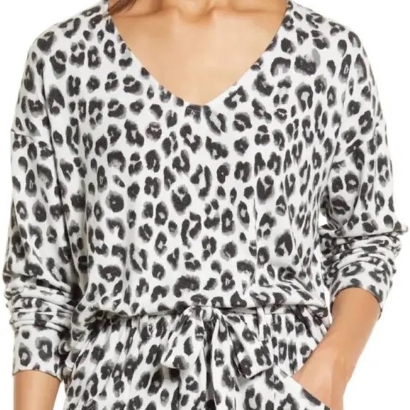 EUC - Gibsonlook Snow Leopard Fleece Top - Picture 1 of 8